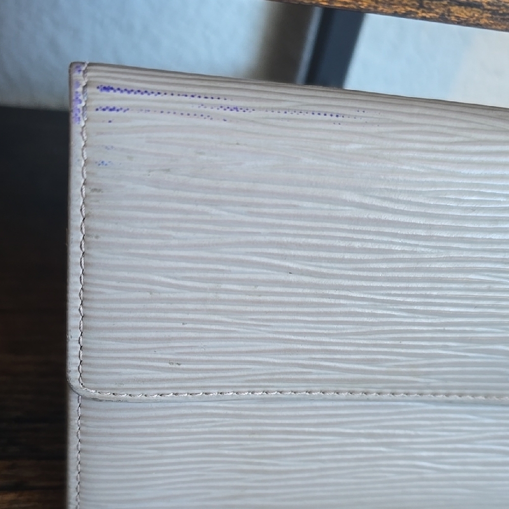 LV Epi Sarah Wallet - Picture 3 of 15